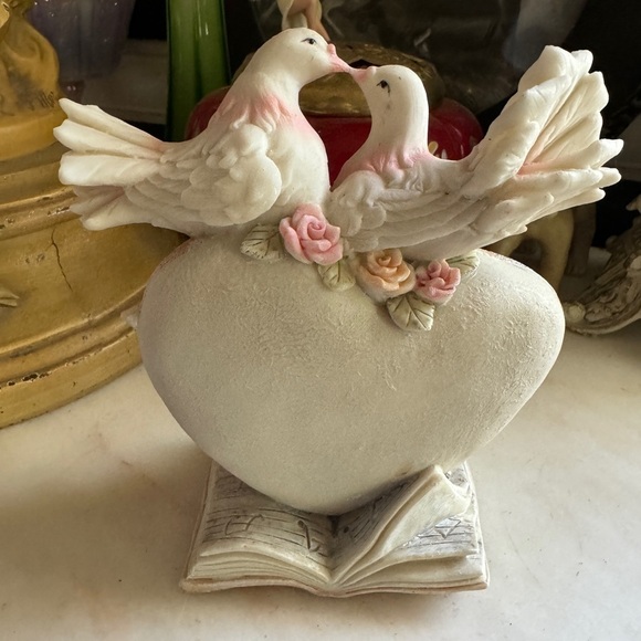 Vintage Kissing Doves Wedding Decor - Picture 4 of 6